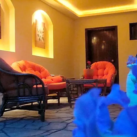 מלון Petunia 2*